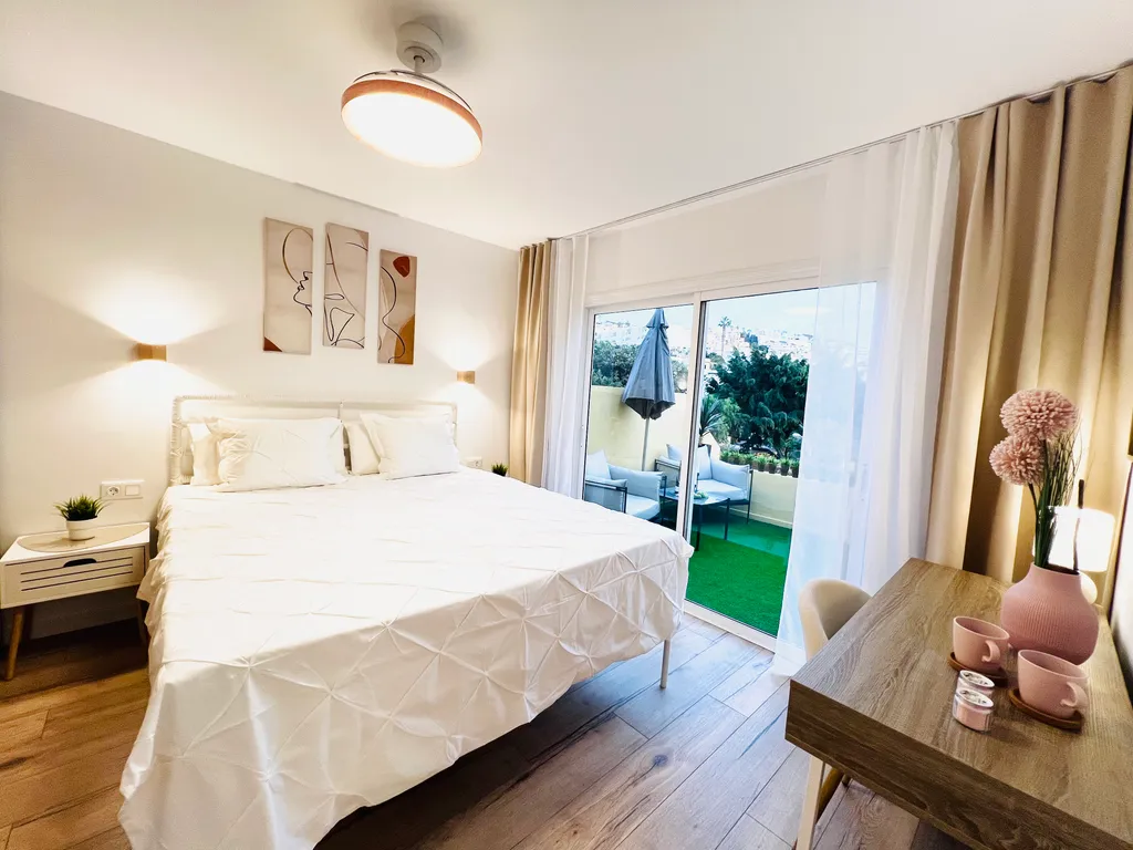 Квартира PaulMarie Apartment with heated pool in Las Brisas — аренда посуточно в Коста Адехе