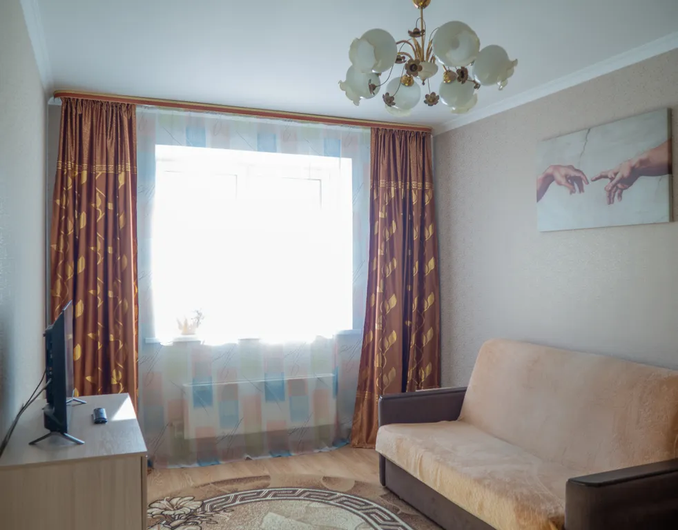 Просторная светлая двухкомнатная квартира в современном доме