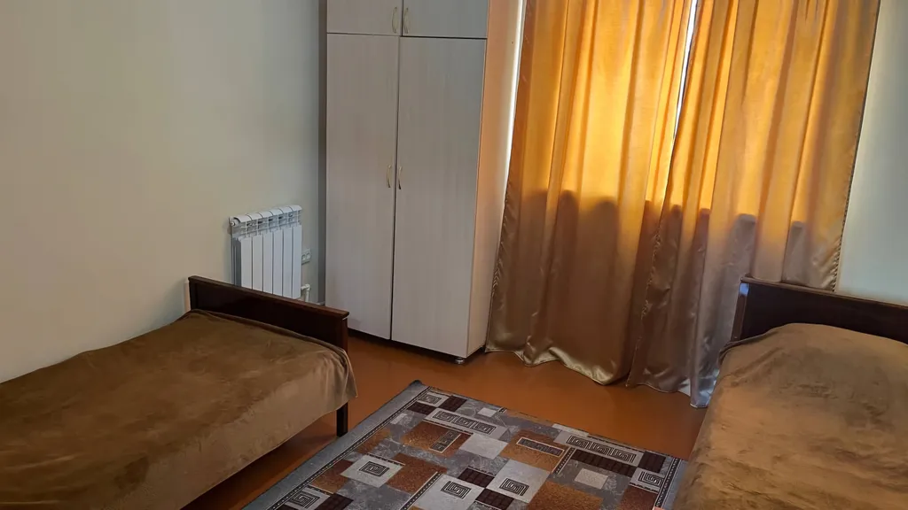 Коттедж Дом с тремя комнатами 8ми местный,недалеко от моря — Дербент