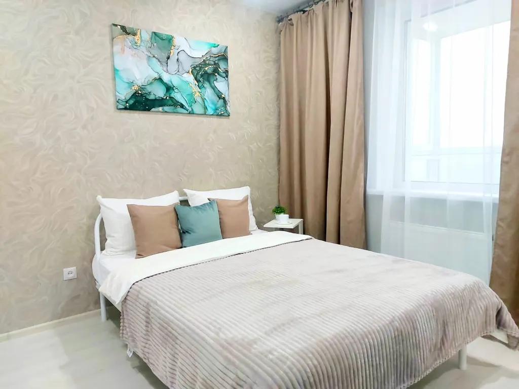 Светлая студия близко к центру