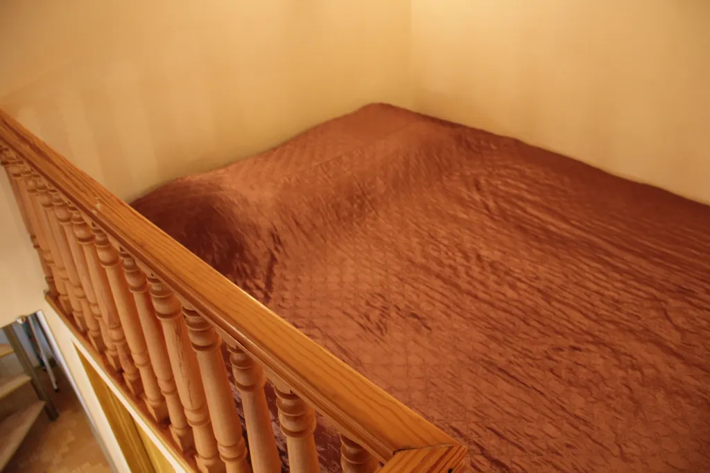 Номер на берегу моря