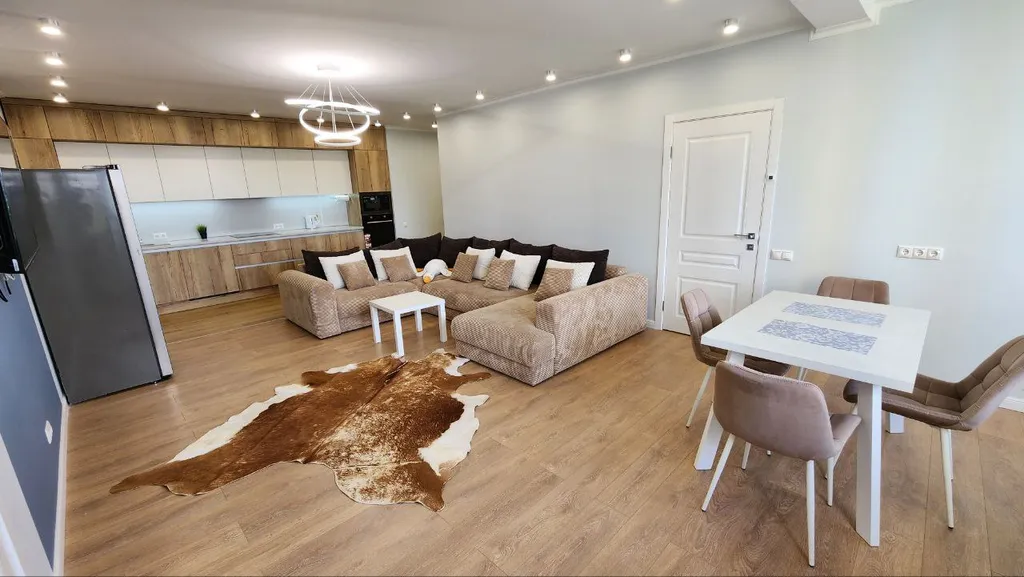 Дизайнерская евротрешка видом на Москву - реку.