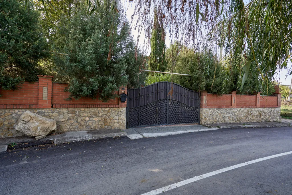 Коттедж Деревянный дом с личным бассейном в усадьбе Можжевеловый дворик — Айвовое