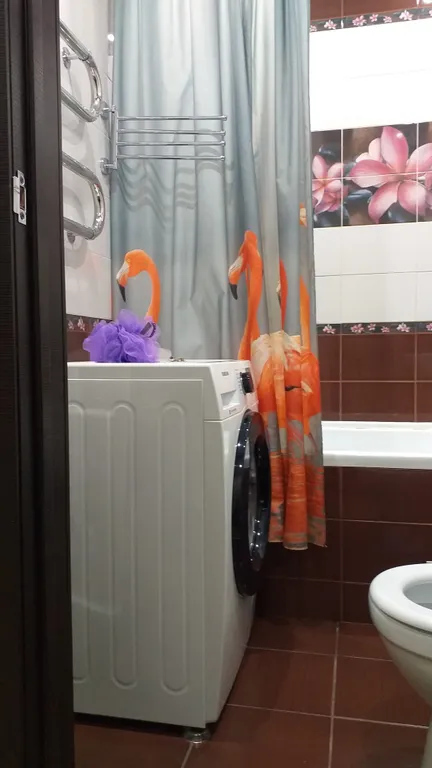 Уютная однокомнатная квартира в спокойном районе, с кроватью и диваном