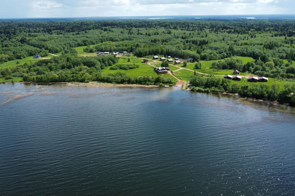 Дом у озера на Селигере