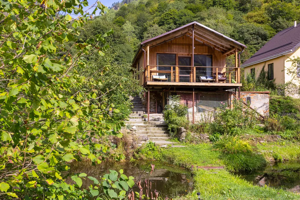 Коттедж Коттедж "Буковель" с терассой и видом на горы. — Архыз