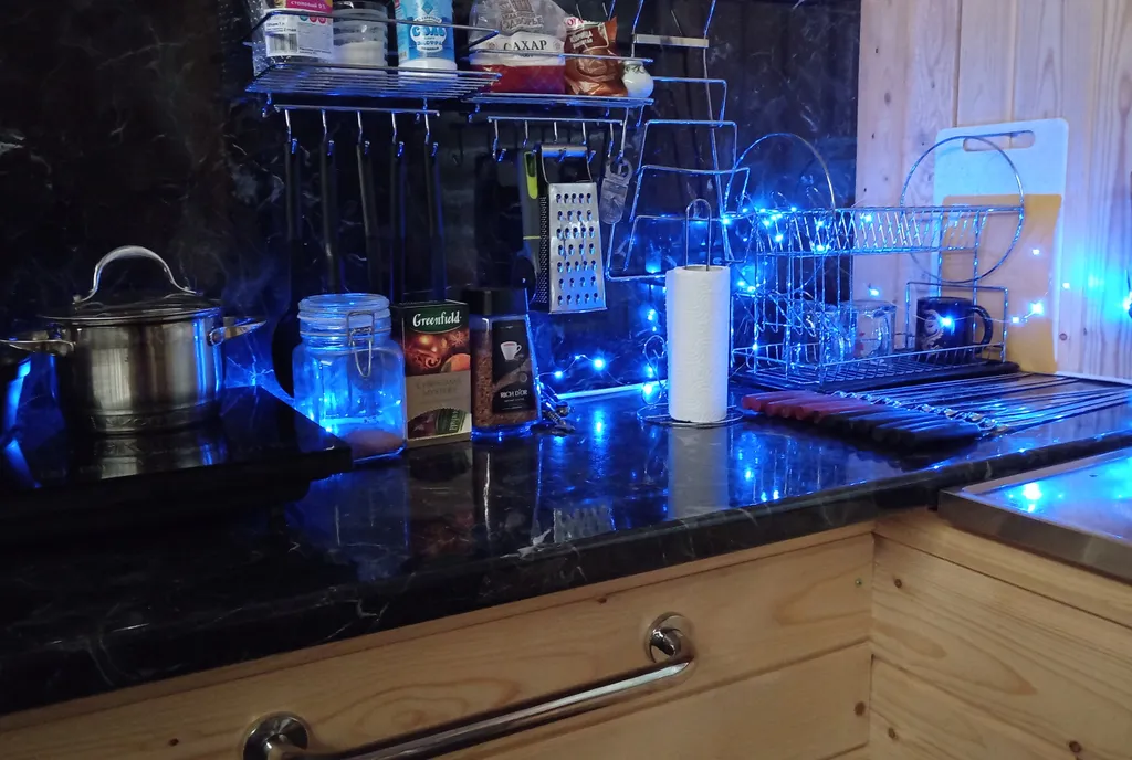 Тихий дом на берегу пруда