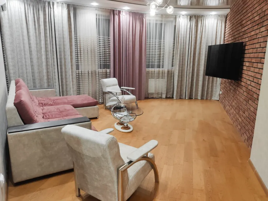 Квартира Делюкс - вода круглосуточно, в новом ЖК, видовая — аренда посуточно в Донецк