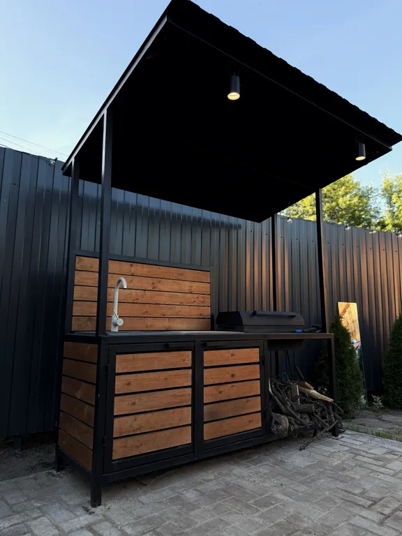 Дом с дизайнерским ремонтом, террасой, баней, мангалом