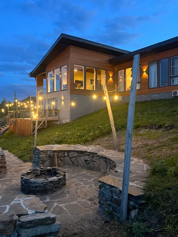 Дом с видом на озеро около горнолыжного комплекса