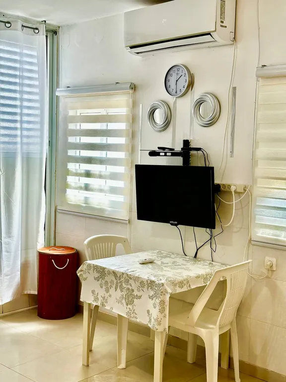 Новая эксклюзивная студия у моря в доме с лифтом