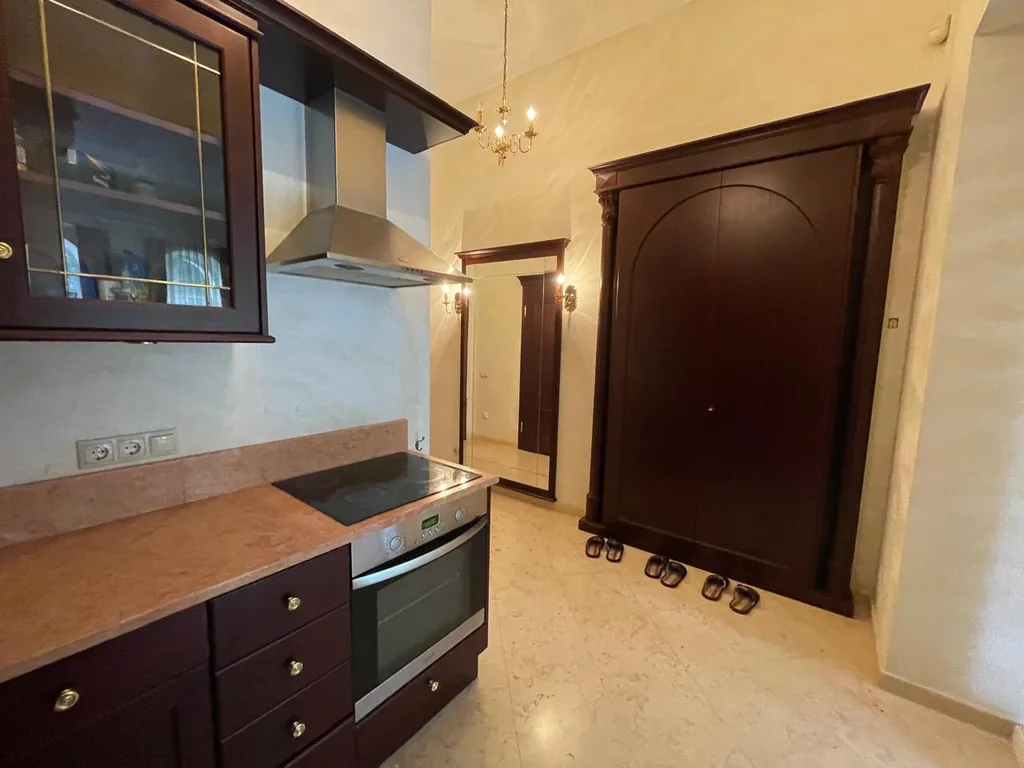 Шикарный люкс - итальянский натуральный мрамор и красное дерево