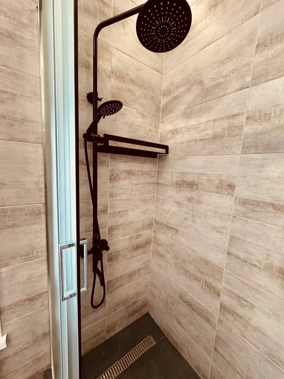 Гостевой дом в сосновом лесу в 15 минутах от курорта Манжерок