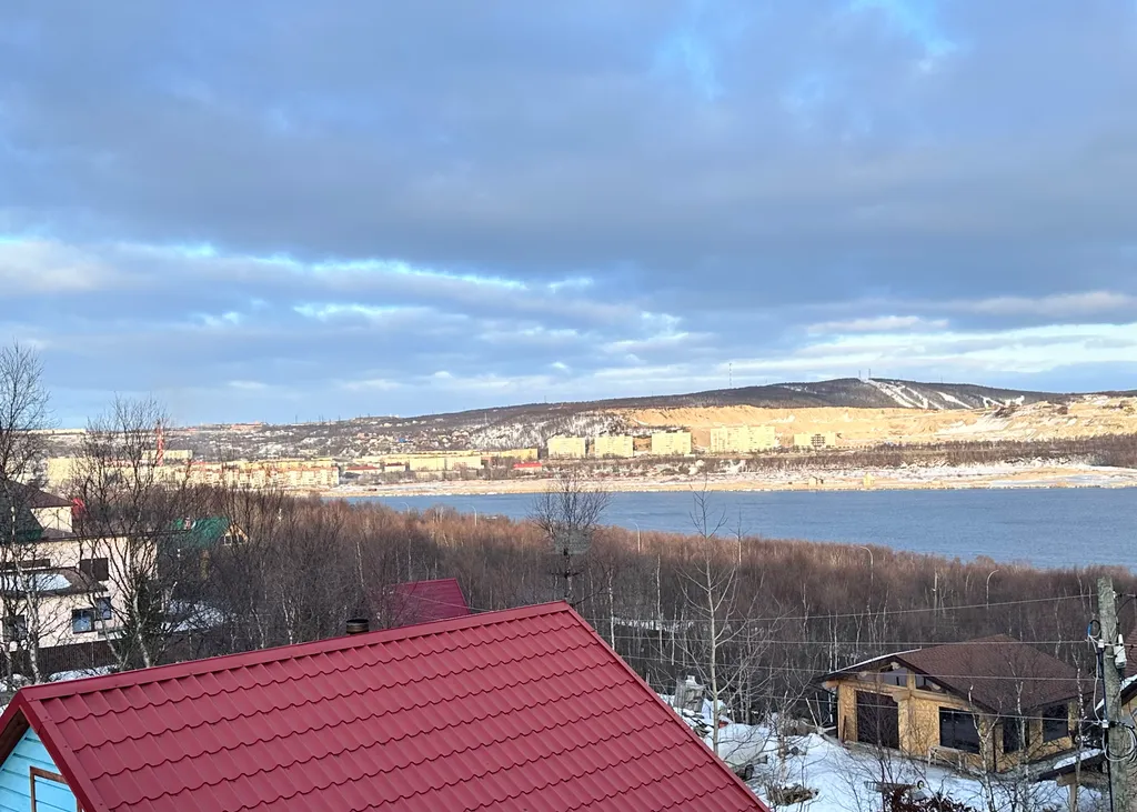 Коттедж с видом на Кольский залив