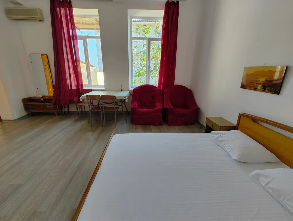 Просторный и светлый апартамент близко к морю