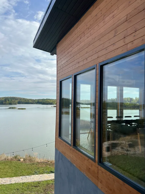 Дом с видом на озеро около горнолыжного комплекса