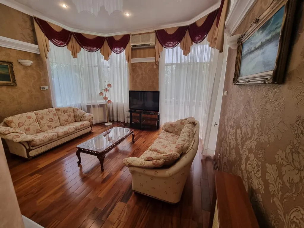 Вилла с бассейном и видом на море