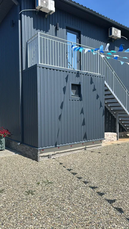 Студия в двухэтажном коттедже