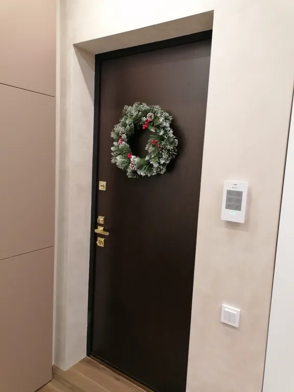 Дизайнерская квартира с камином в центре