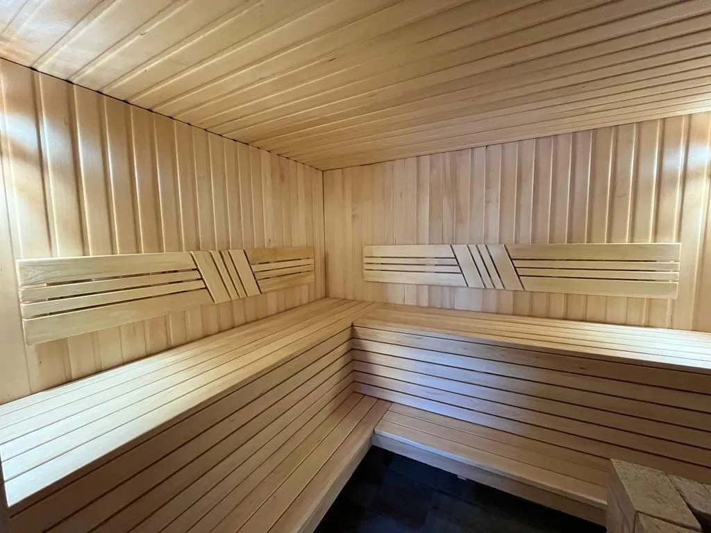 Уютный, современный домик в стиле а-фрейм