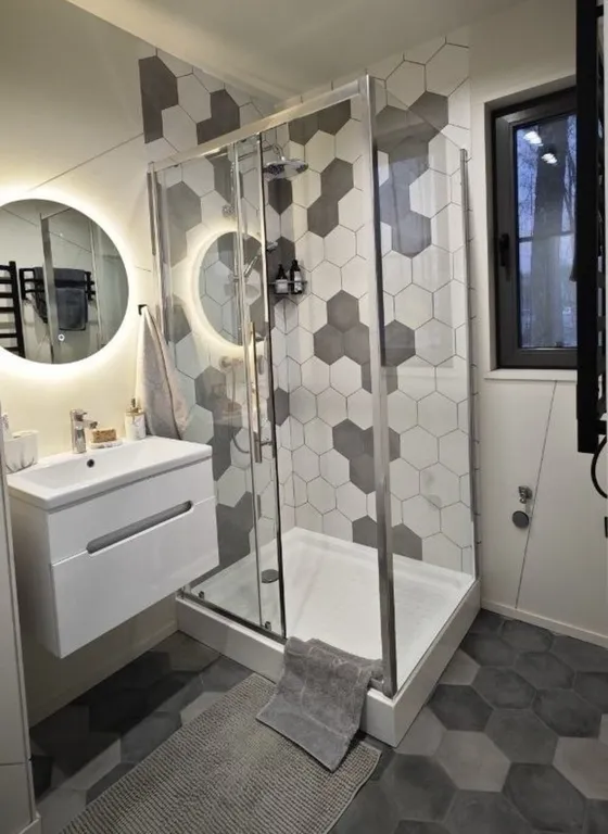 Загородный домик с камином и потрясающим видом на лес