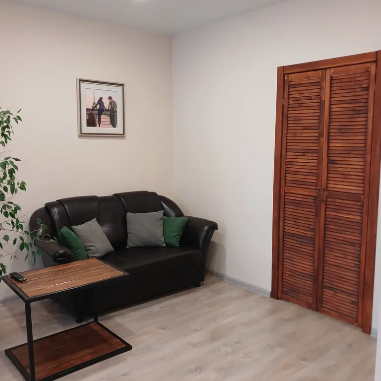 Квартира Квартира Шикарная новая студия в центре города — Омск