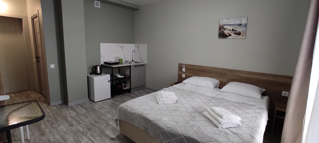 Уютная комната с видом на море