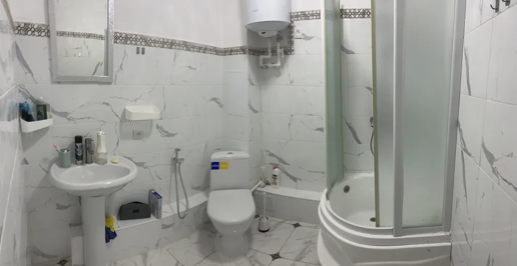 Квартира с гаражом общей площадью 120 кВ м в саду с озерами