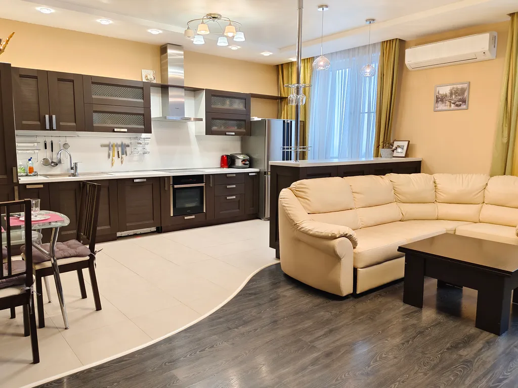 3-комнатная квартира с балконом у Дома Ученых