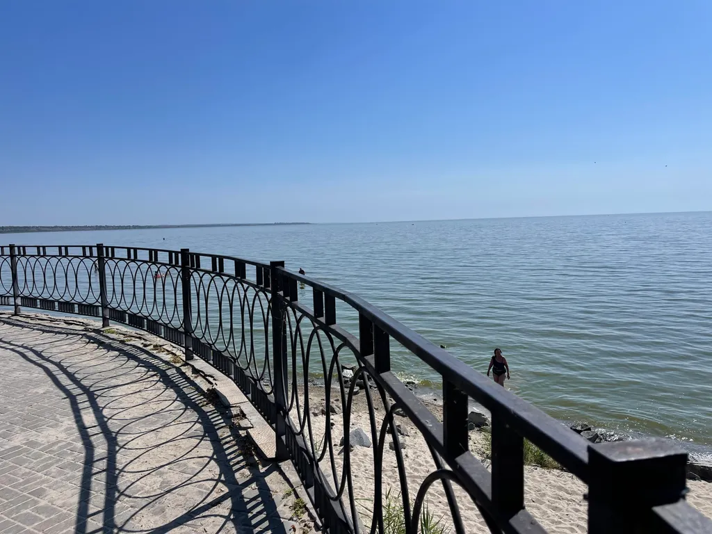 Частный сектор рядом с морем