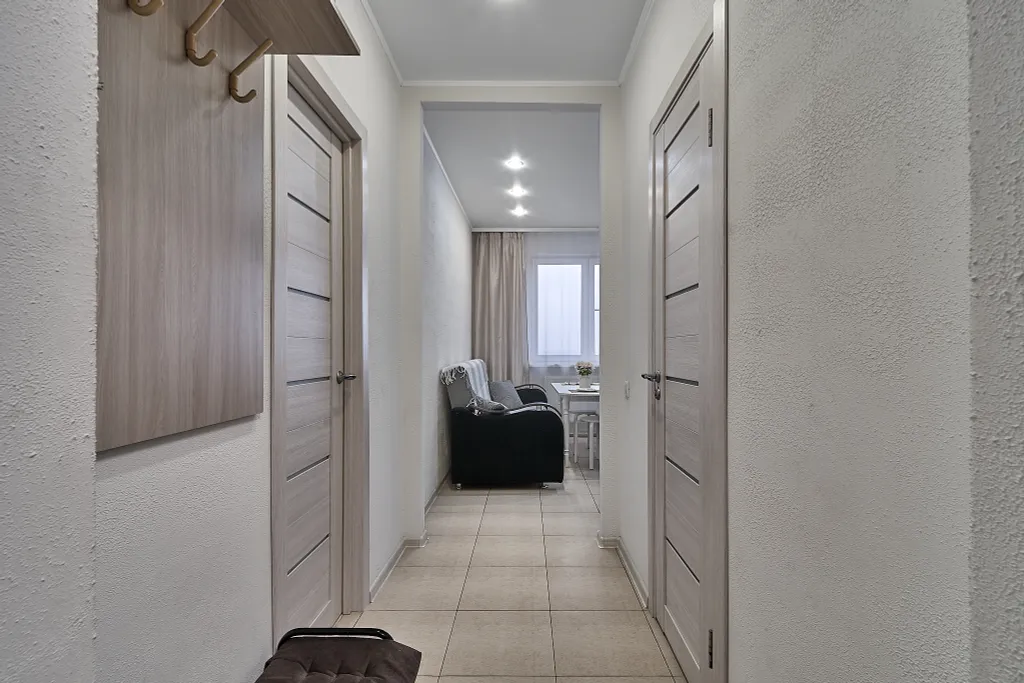 Однокомнатная квартира с двуспальной кроватью и диваном