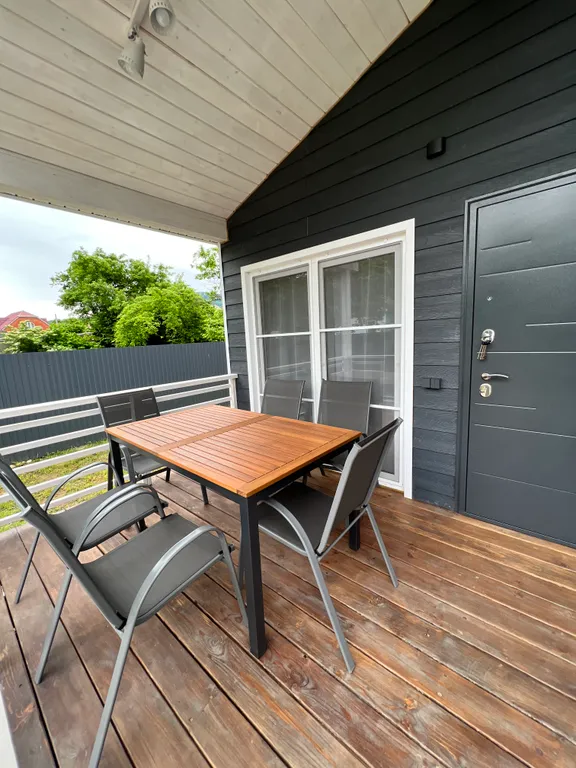 Новый дом с собственной территорией и видом на горы