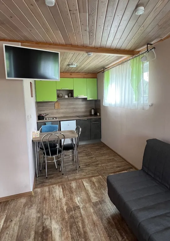 Домик у озера