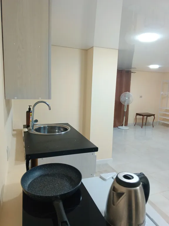 Квартира в доме с райским садом под смотровой площадкой и близ моря