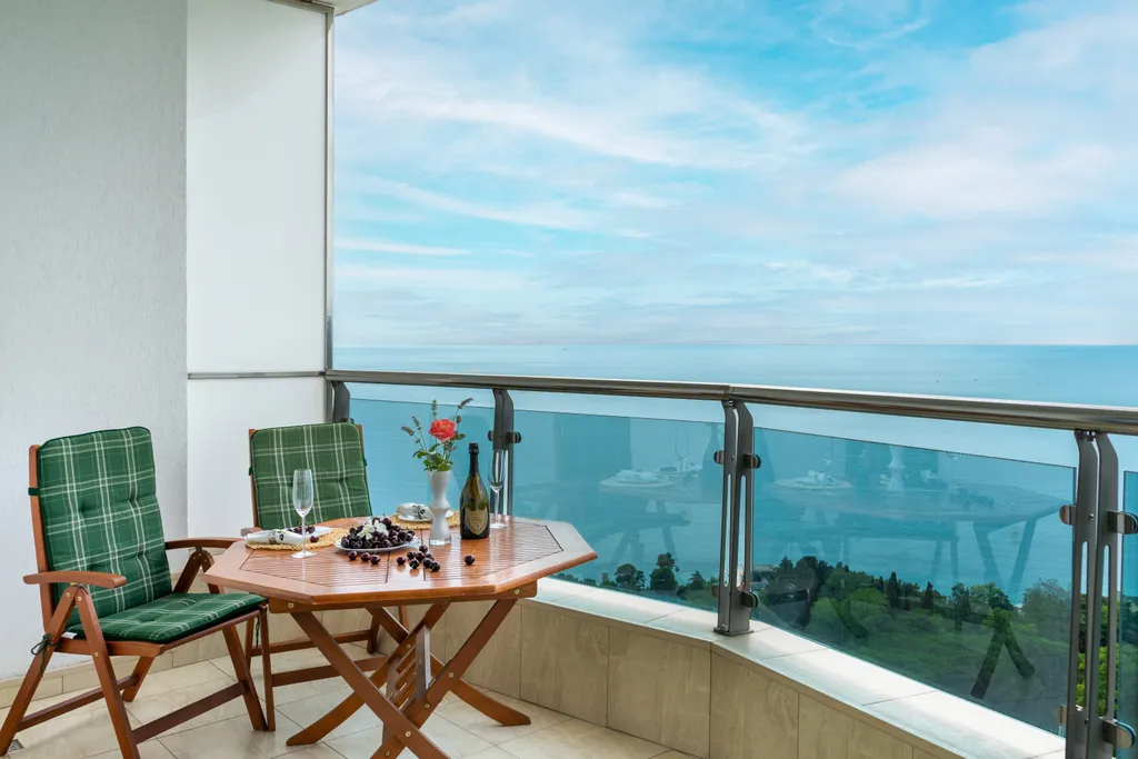 Роскошная идеал квартира с двумя террасами, тремя санузлами и бассейн