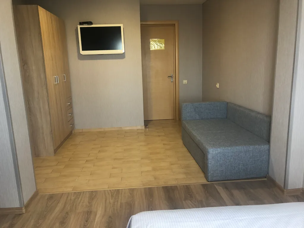 Тихий, просторный номер на втором этаже