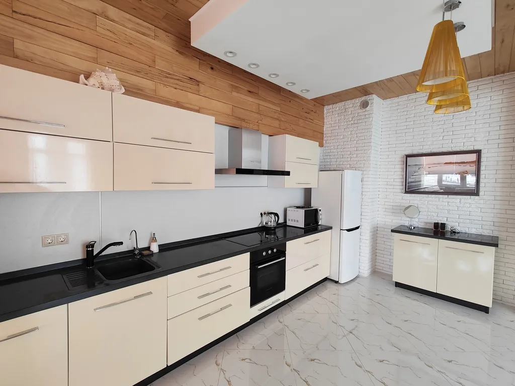 Евродвушка с большое кухней студией с видом на море