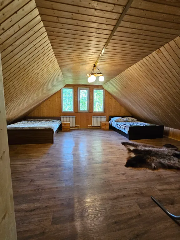 Просторный дом с баней и живым камином