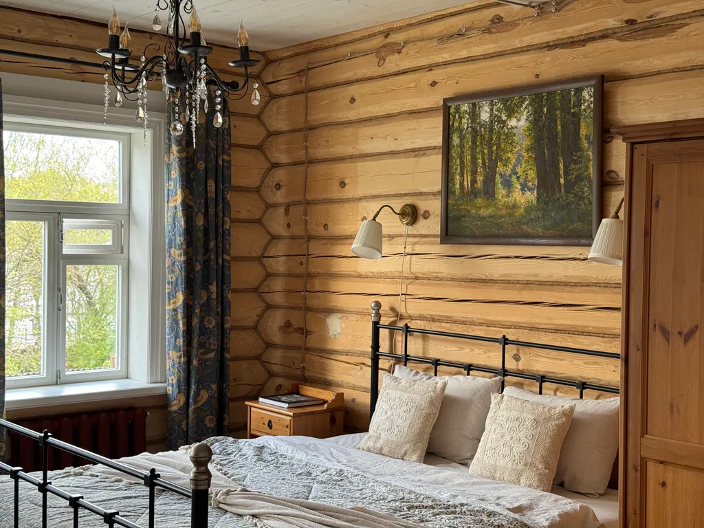 Брeвeнчатaя cтолeтняя изба