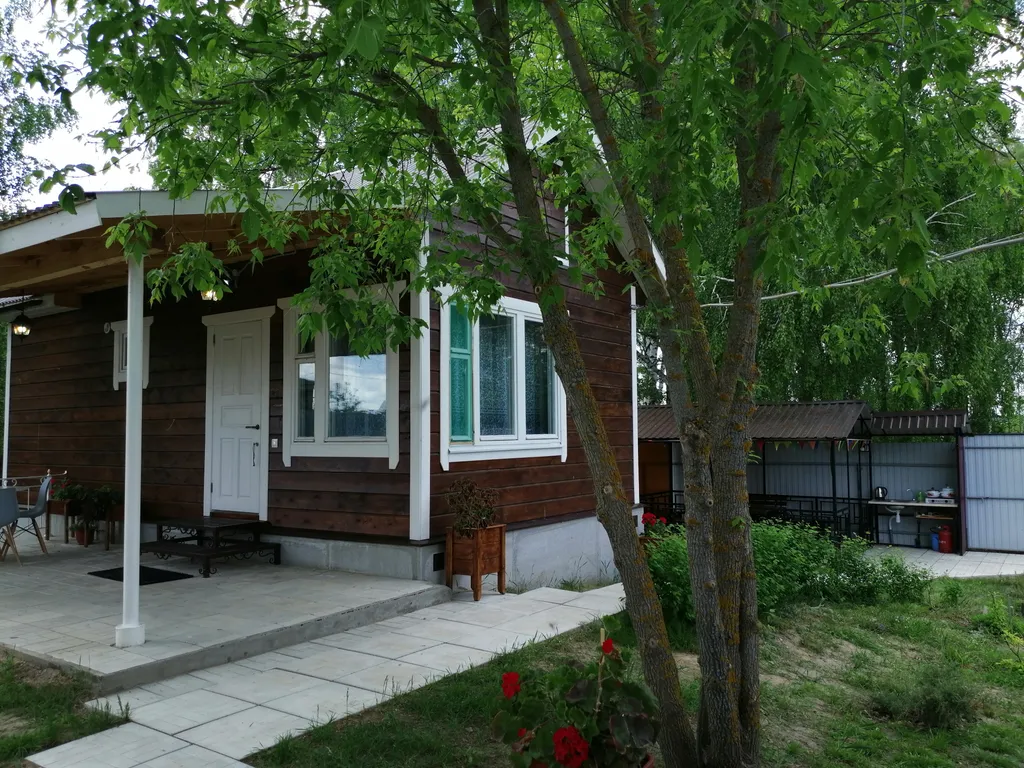 Коттедж Уютные домики на берегу озера с баней на дровах — аренда посуточно в Рязань