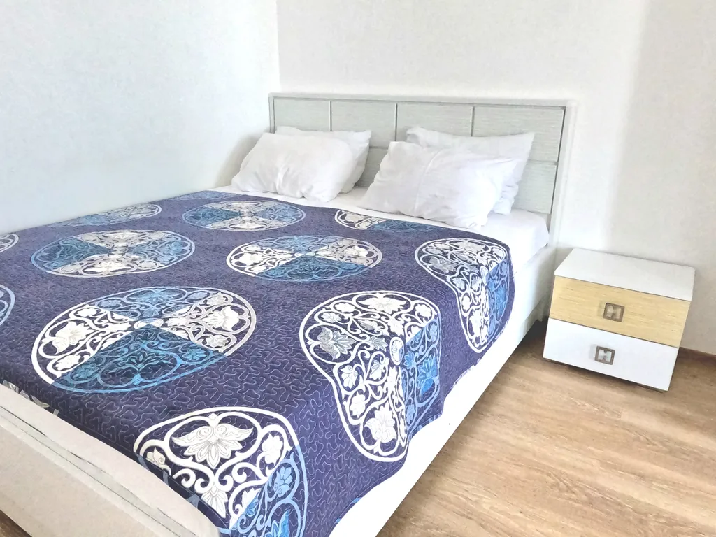 Студия с балконом и видом на синее море и горы