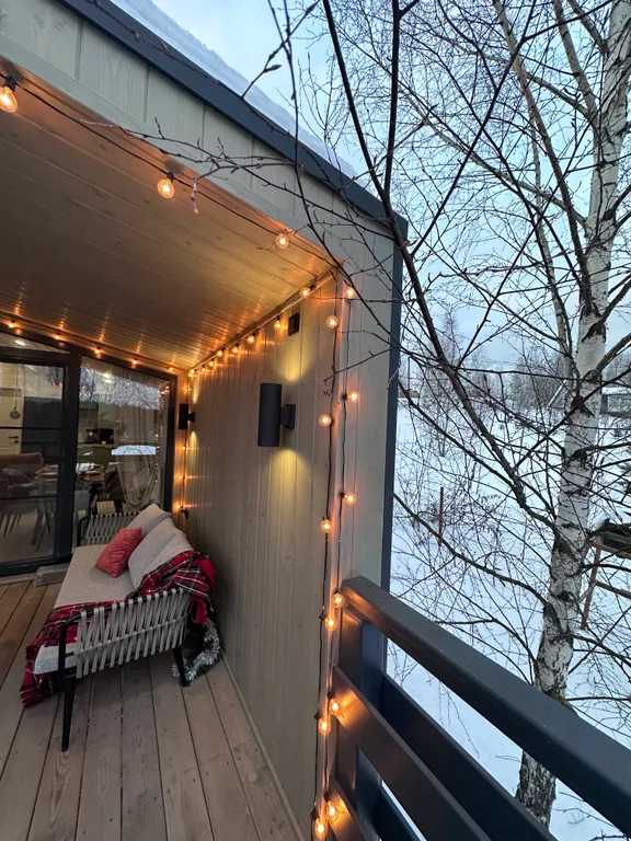 Дом в облаках у леса