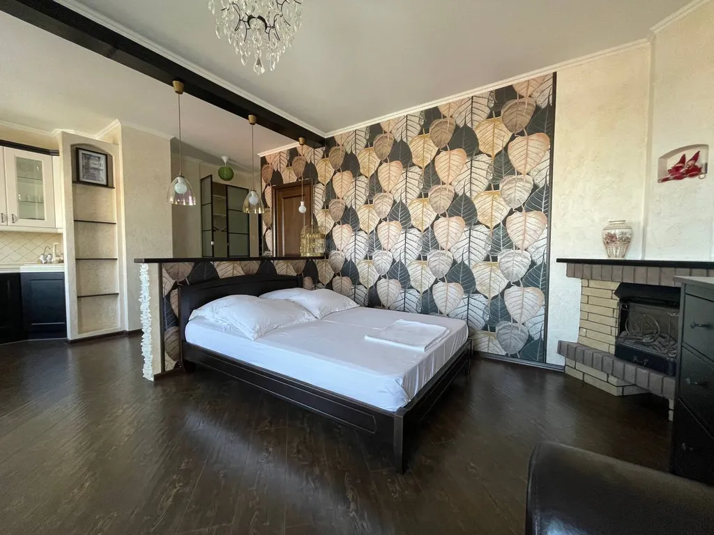 Стильная квартира с камином в центре города