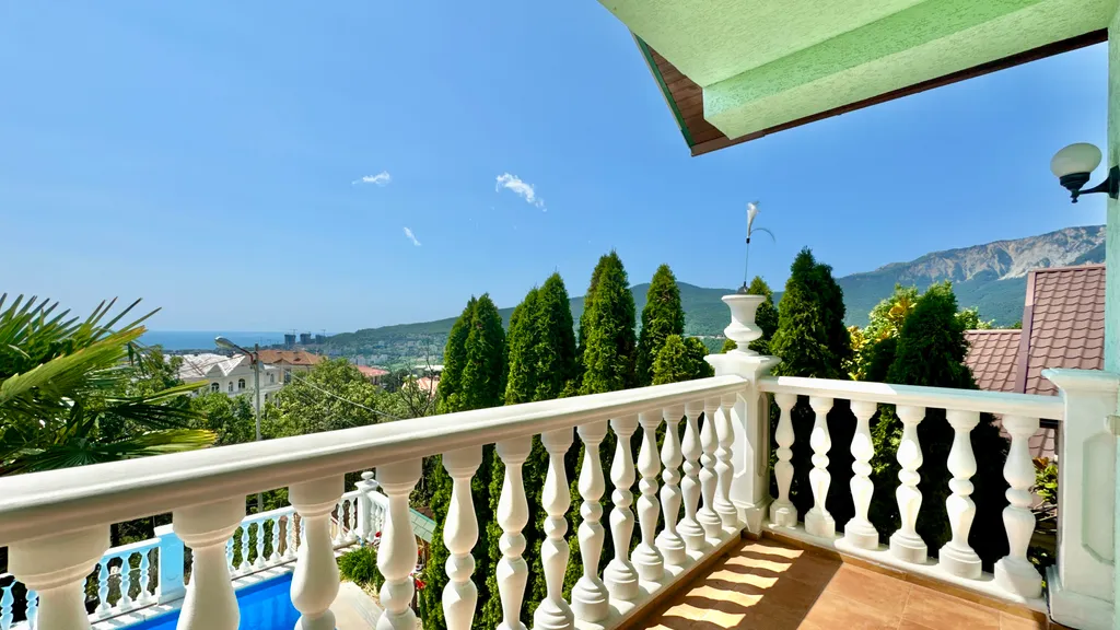 Дом с бассейном в Аутке