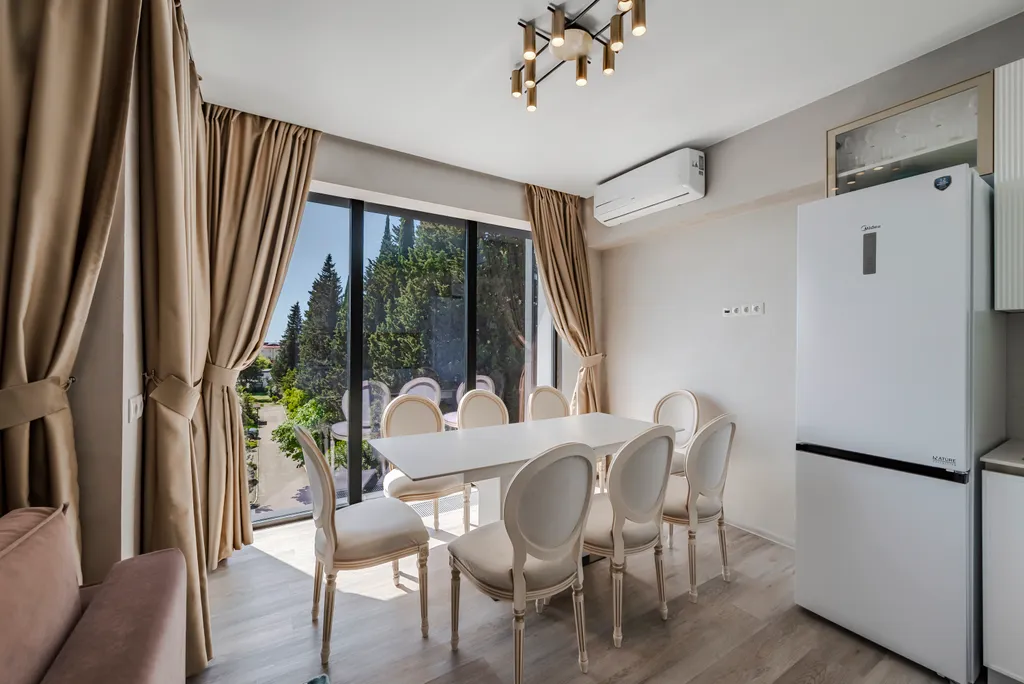 Двухэтажный апартамент с круглогодичным бассейном и залом