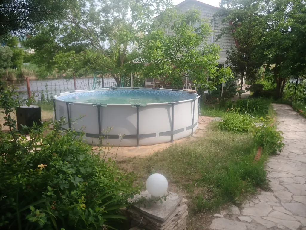 Уютный коттедж на берегу озера Став