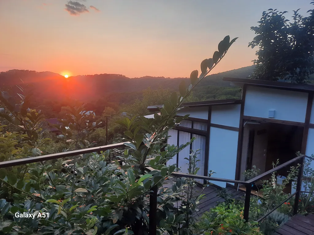 Коттедж с баней и тёплым джакузи