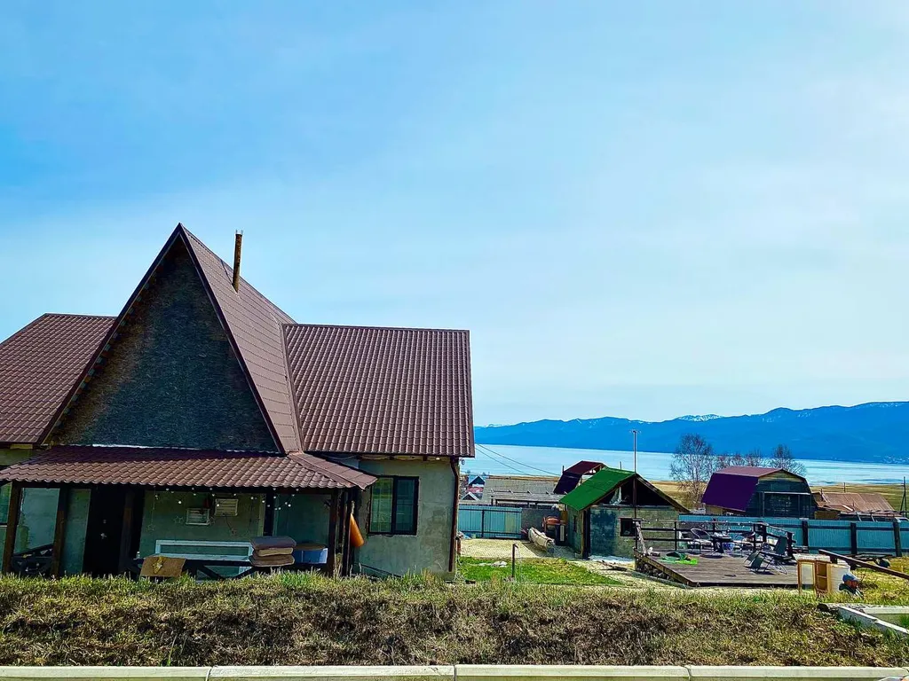 Дом на Байкале с охотничьим домиком на территории