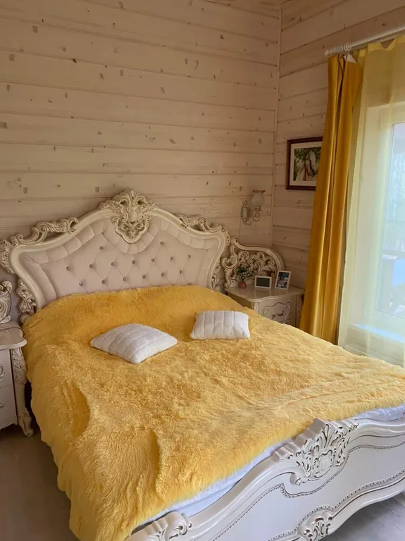 Загородный дом с видом на озеро