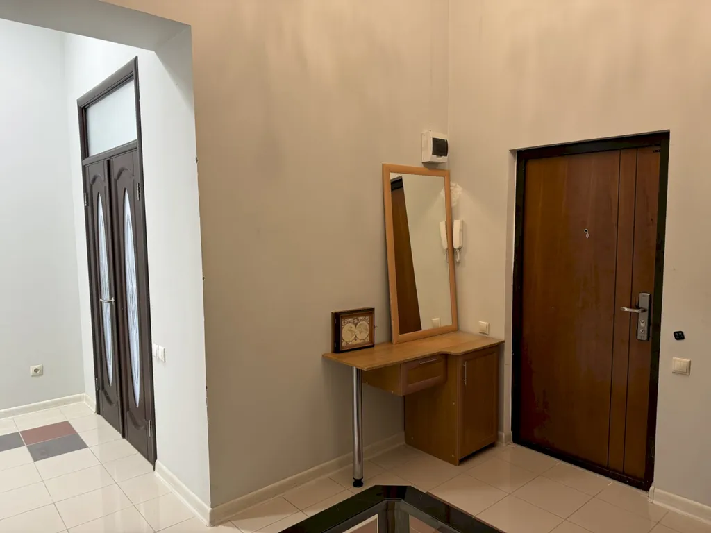 1-й этаж под ключ в центре - 15 мин до центрального пляжа